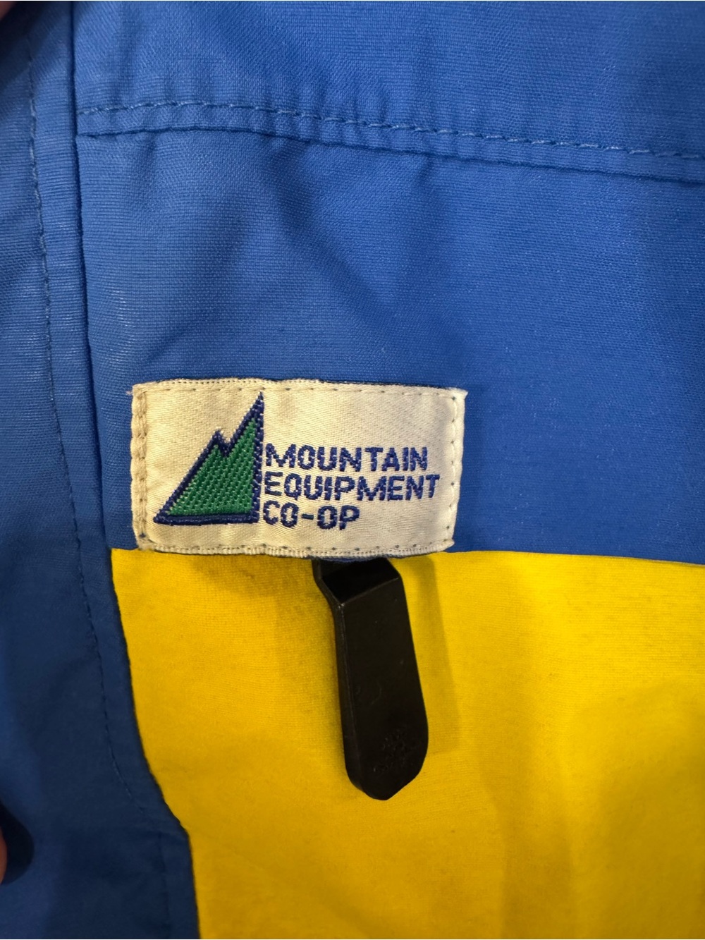 Vintage MEC Color Block Rain Jacket Blue Yellow Hooded Coat - Picture 4 of 9